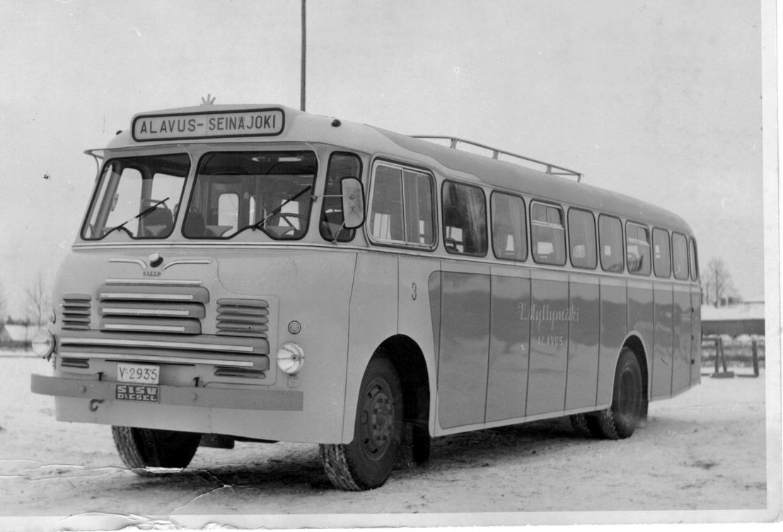 Sisu-linja-auto reitillä Alavus–Seinäjoki, kyljessä V. Myllymäki Alavus