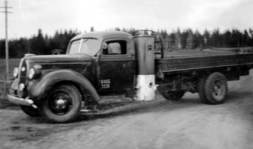 Häkäpönttöauto eli puukaasugeneraattorilla varustettu kuorma-auto